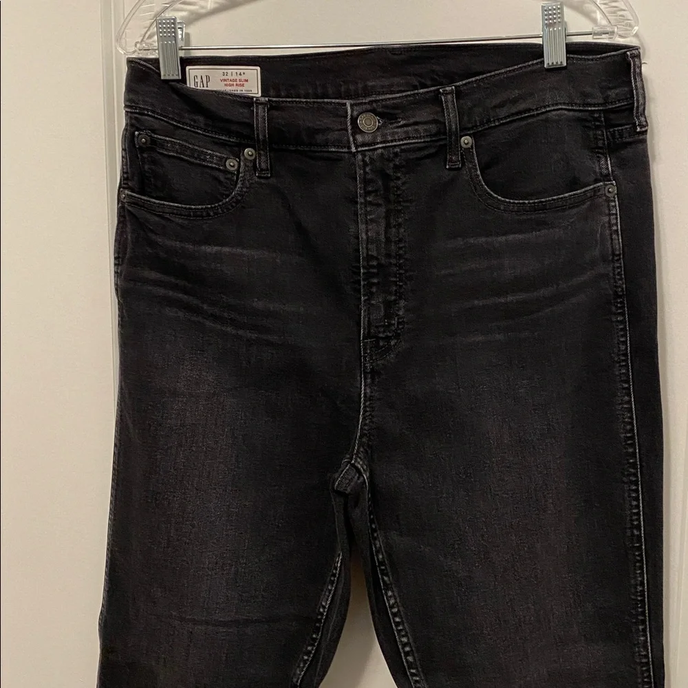 GAP Vintage Slim High Rise Jeans - black
Size 32/14 - Picture 3 of 5